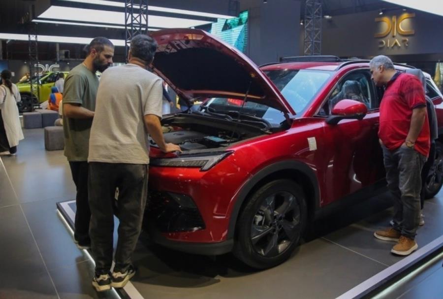 ارزبری 3000 دلاری خودرو؛ چرا خودروسازان همچنان به دلار وابسته‌اند؟ 